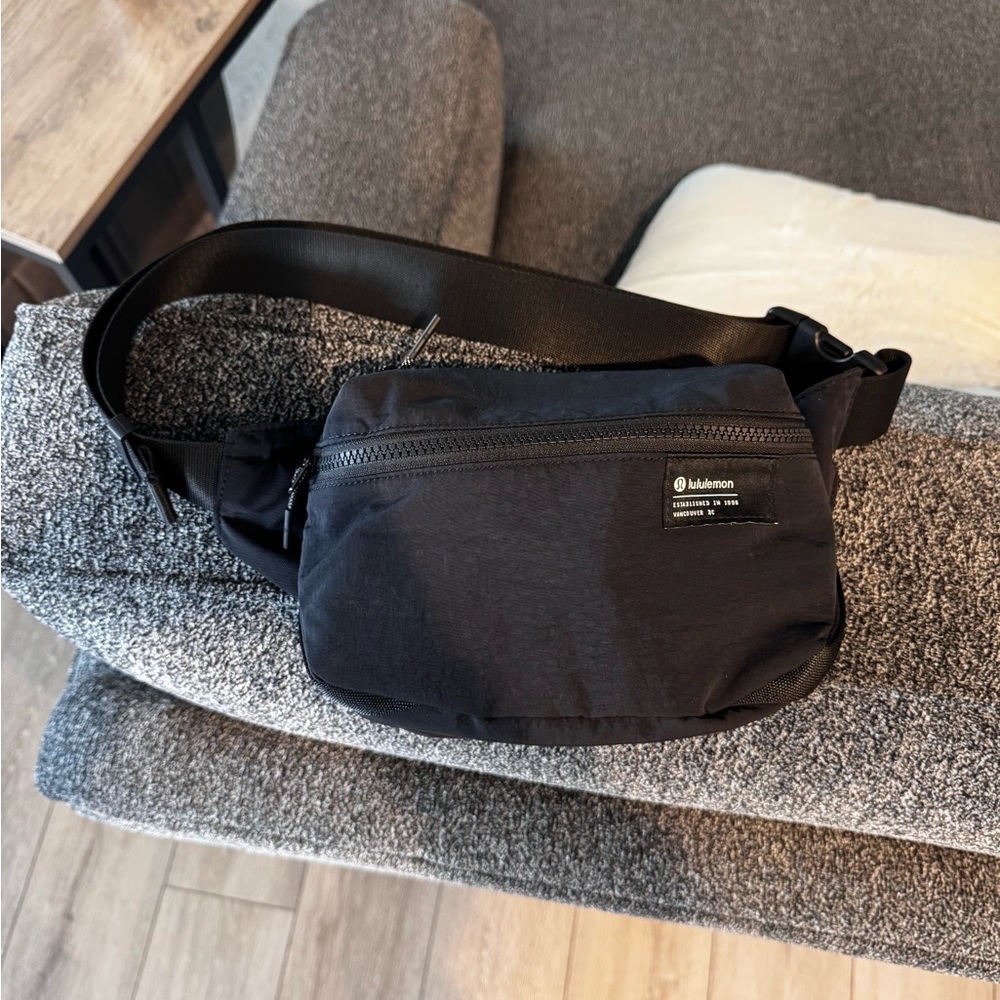 Lululemon Clean Lines Belt Bag